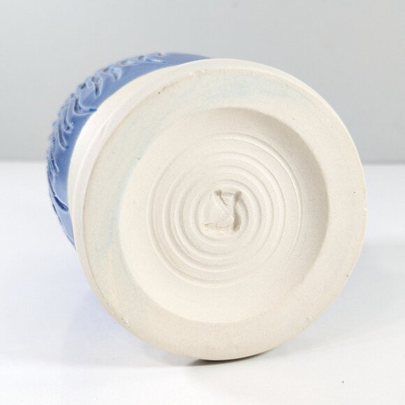 Handmade carved pottery storage jar in blue and white - Picture 10 of 12